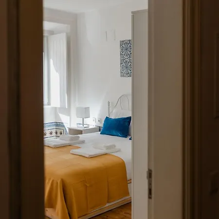 A Janela, Charming In Center