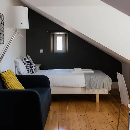 A Janela, Charming In Center