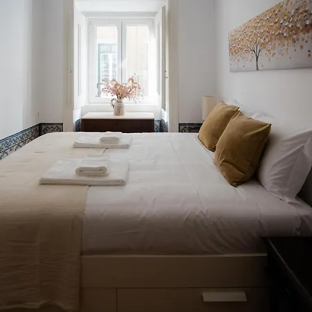 Apartment A Janela, Charming In Center