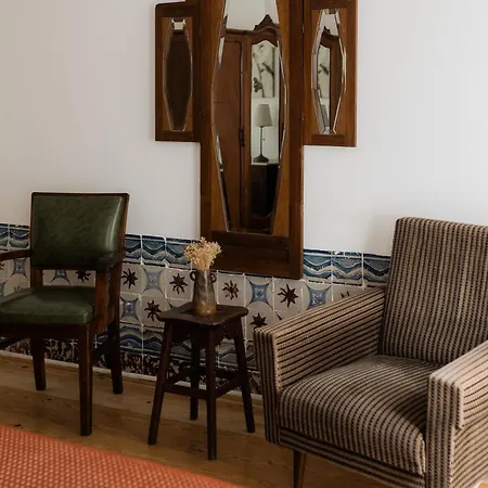 A Janela, Charming In Center