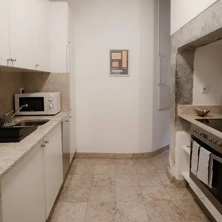 Apartment A Janela, Charming In Center *