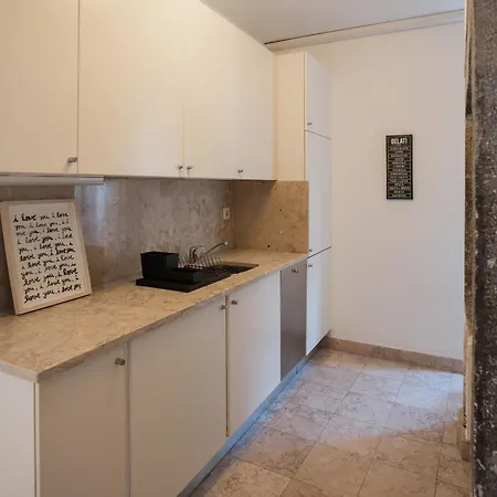 à Janela, Charming In Center